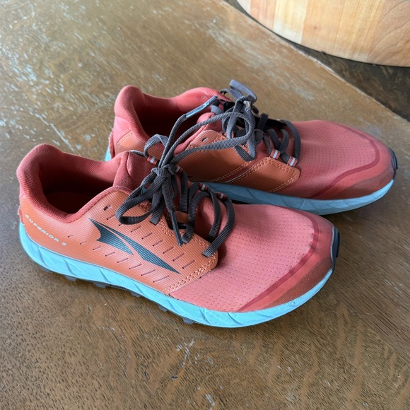 Altra Shoes - Altra Womens 5.0 Superior Trail Running Shoe— size 8